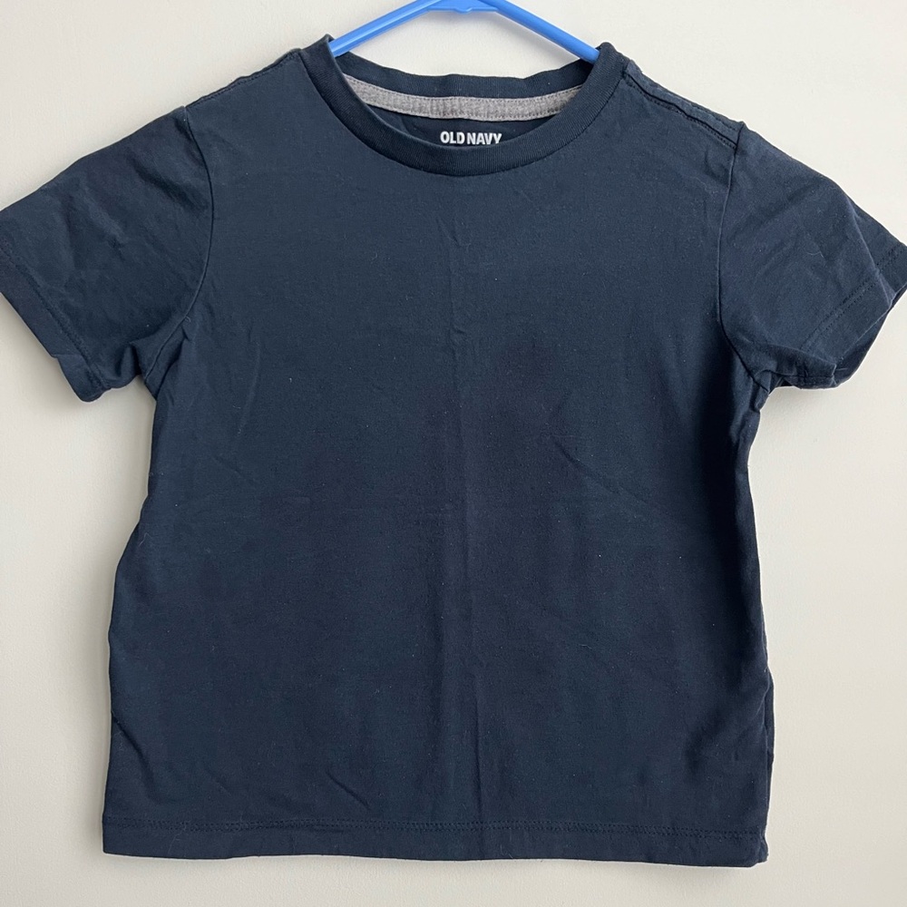 Boys size 5 XS  short sleeve navy blue shirt